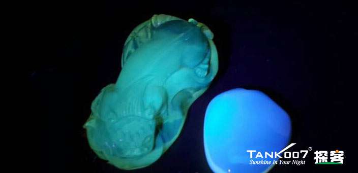 網(wǎng)上用紫光手電鑒定琥珀的帖子這么多，哪個(gè)是真假？