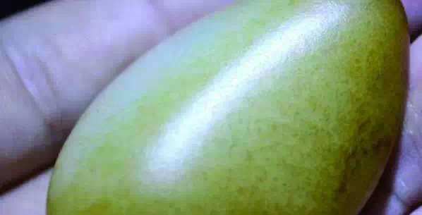 漲知識，玉也能騙人！照玉手電筒照出真相