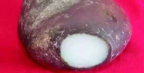 漲知識，玉也能騙人！照玉手電筒照出真相